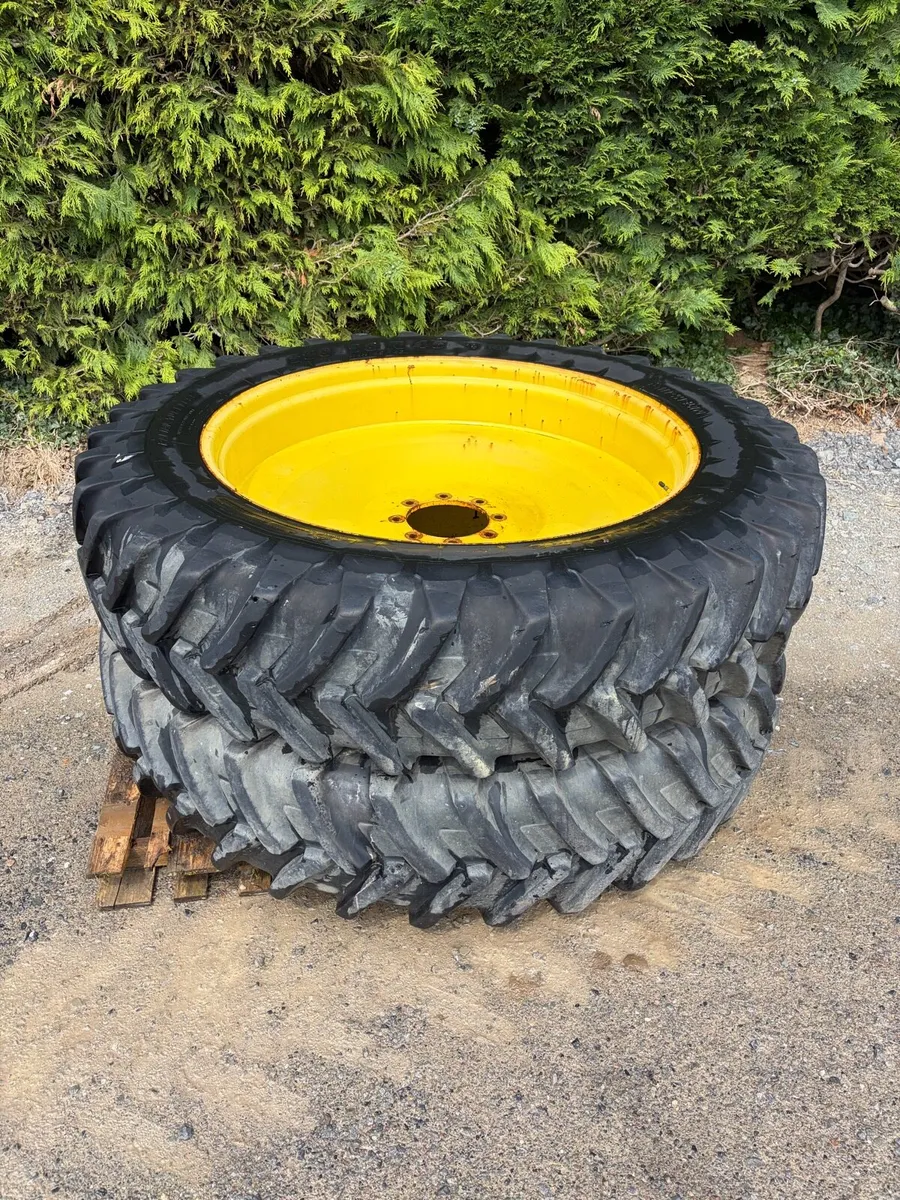 John Deere rowcrop rims and tyres - Image 1