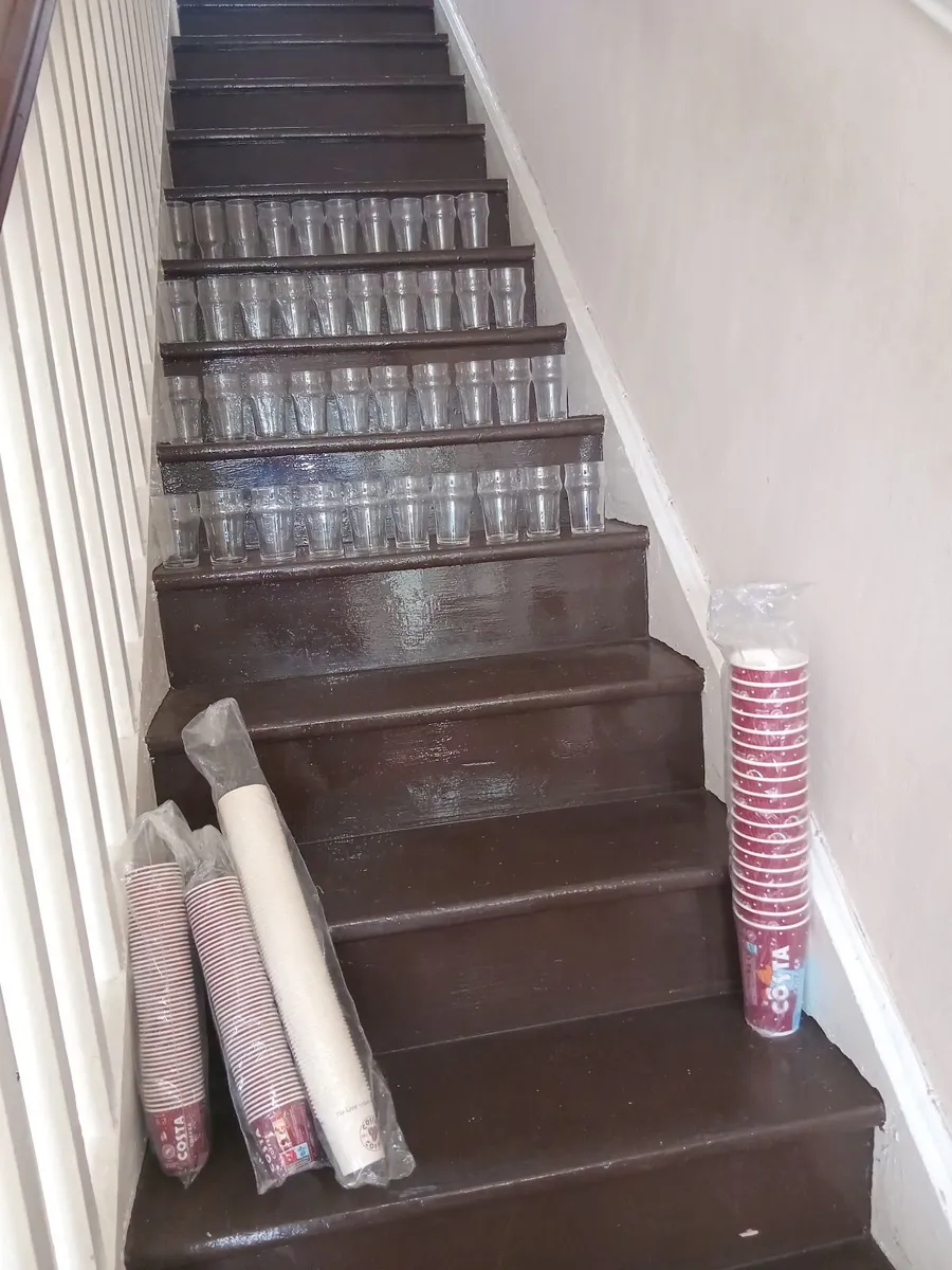 40 HALF PINT GLASSES & 198 NEW DISPOSABLE CUPS