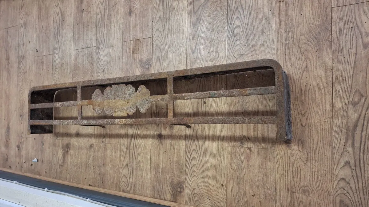 Old fire guard - Image 3