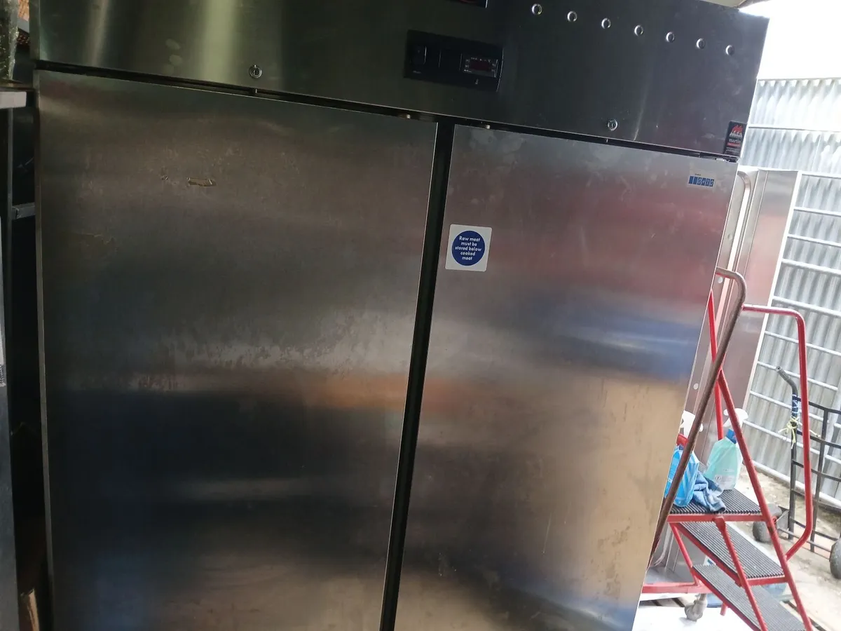 Staneless steel  commercial fridge  unit complete - Image 2