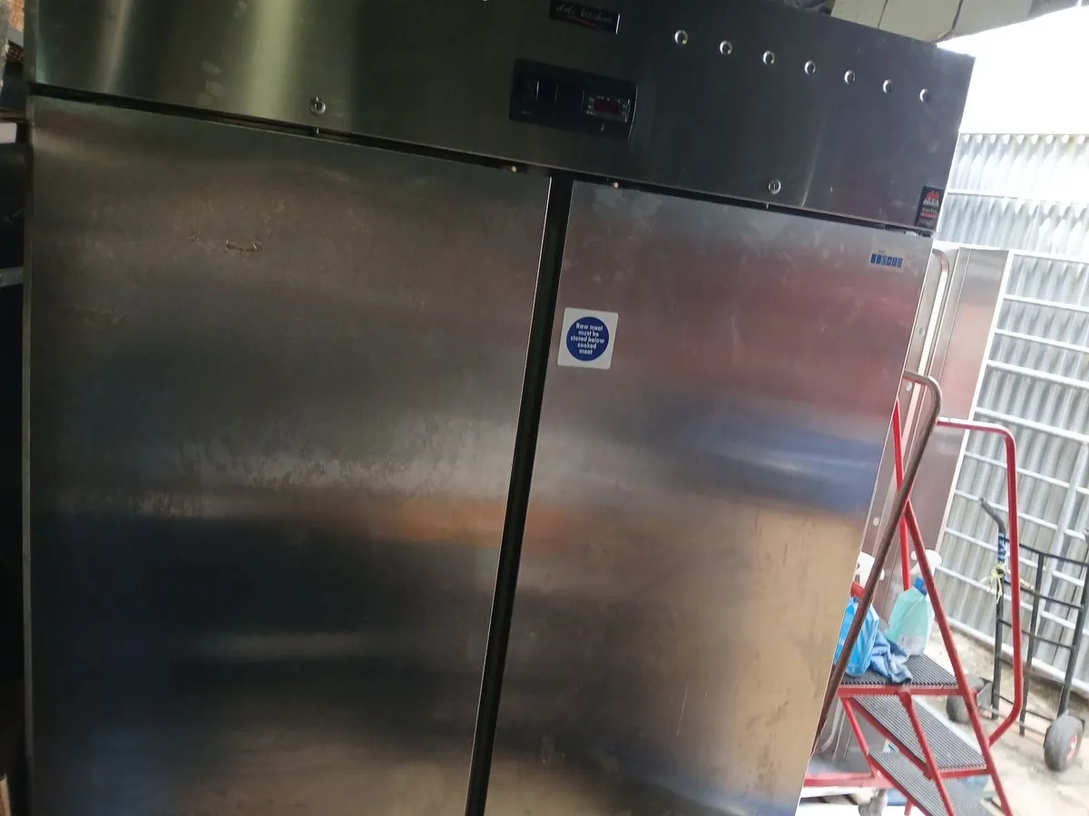 Staneless steel  commercial fridge  unit complete - Image 3