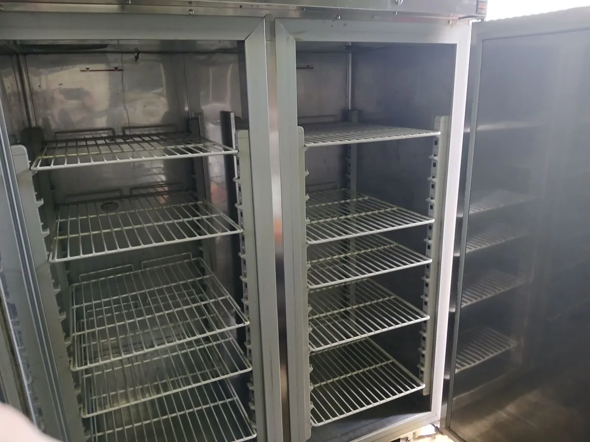 Staneless steel  commercial fridge  unit complete - Image 4