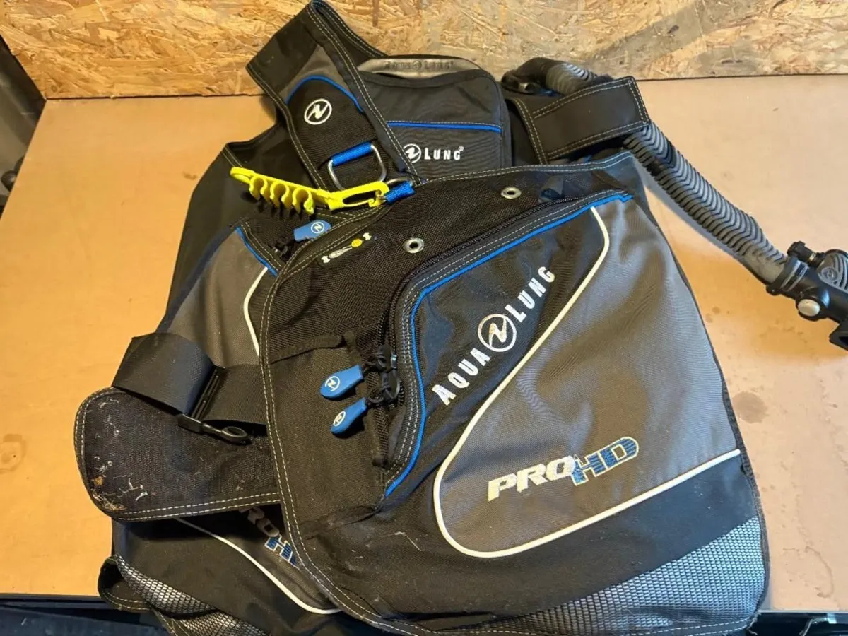AquaLung BCD - Image 1
