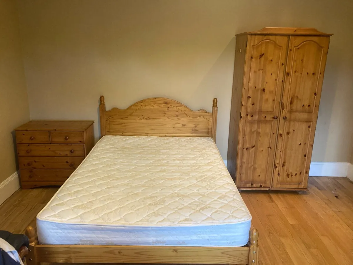 Matching bedroom furniture - Image 2