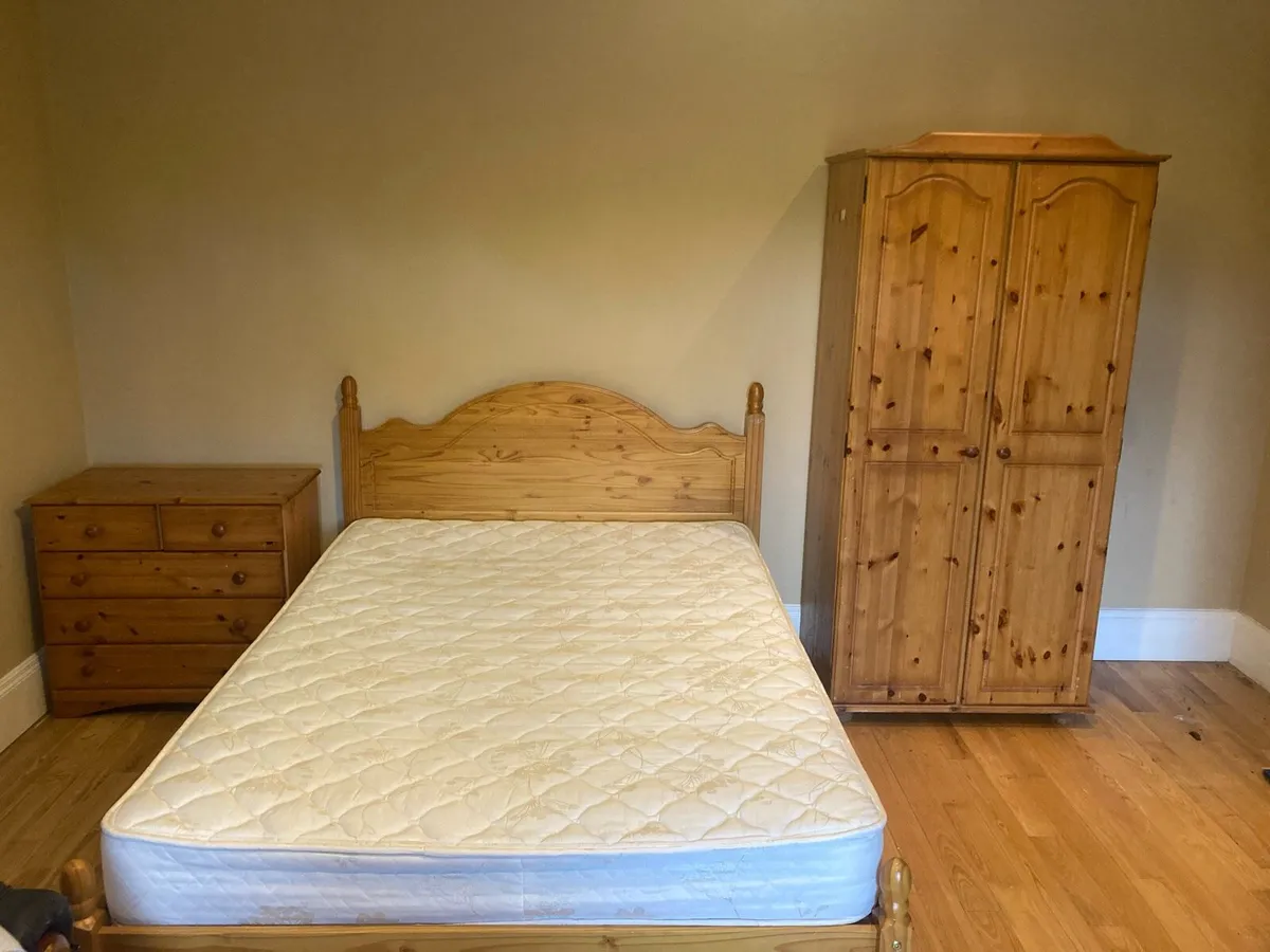 Matching bedroom furniture - Image 3