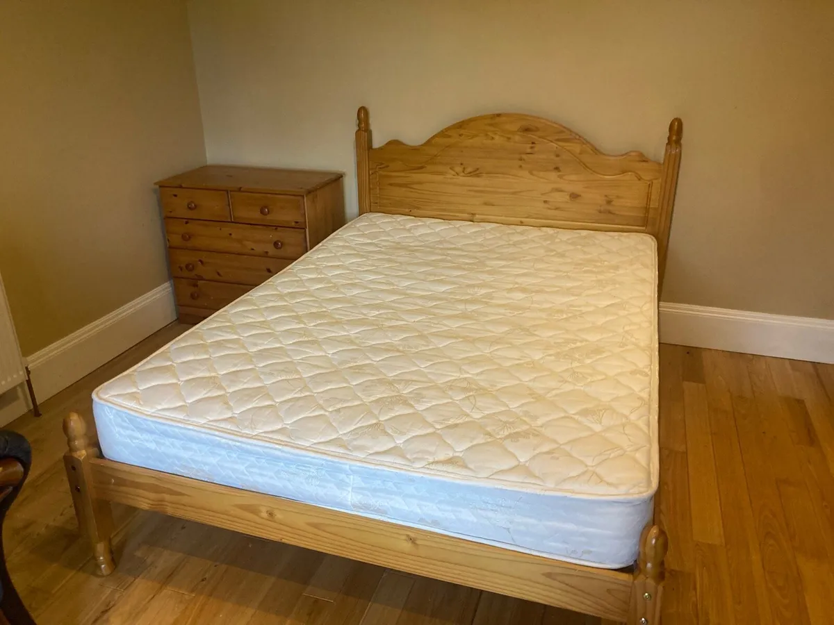 Matching bedroom furniture - Image 4