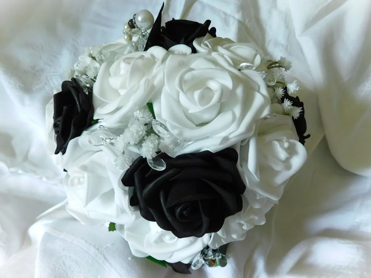 Wedding Flowers - Bridesmaid Bouquet Black & White - Image 3