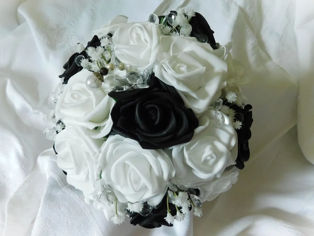 Wedding Flowers - Bridesmaid Bouquet Black & White - Image 4