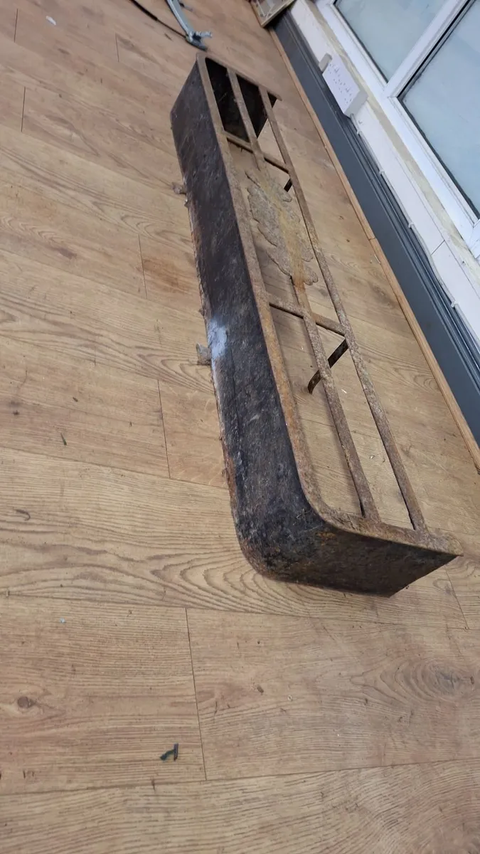 Old fire guard - Image 1