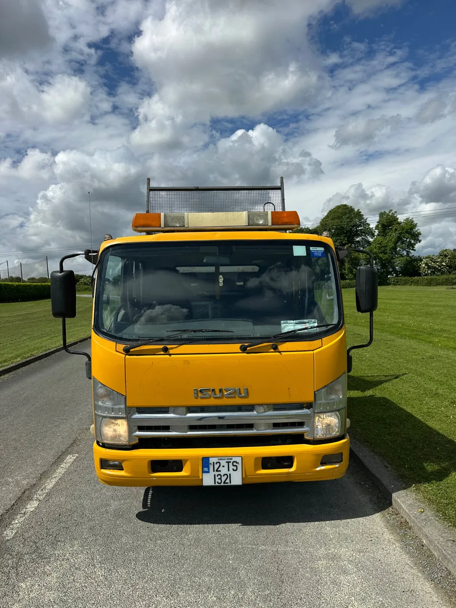 Isuzu NQR Tipper 2012 - Image 2
