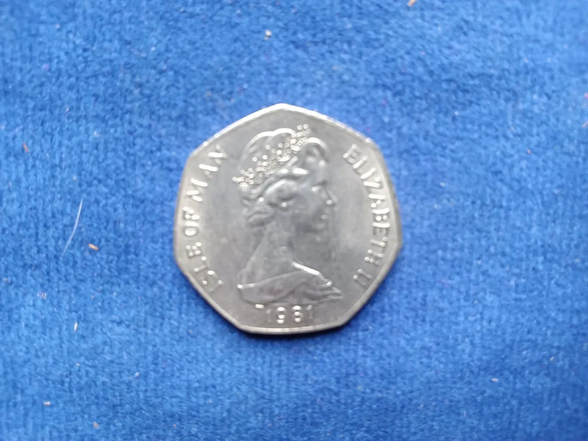 Isle of Man Christmas 1981 50 pence coin - Image 4