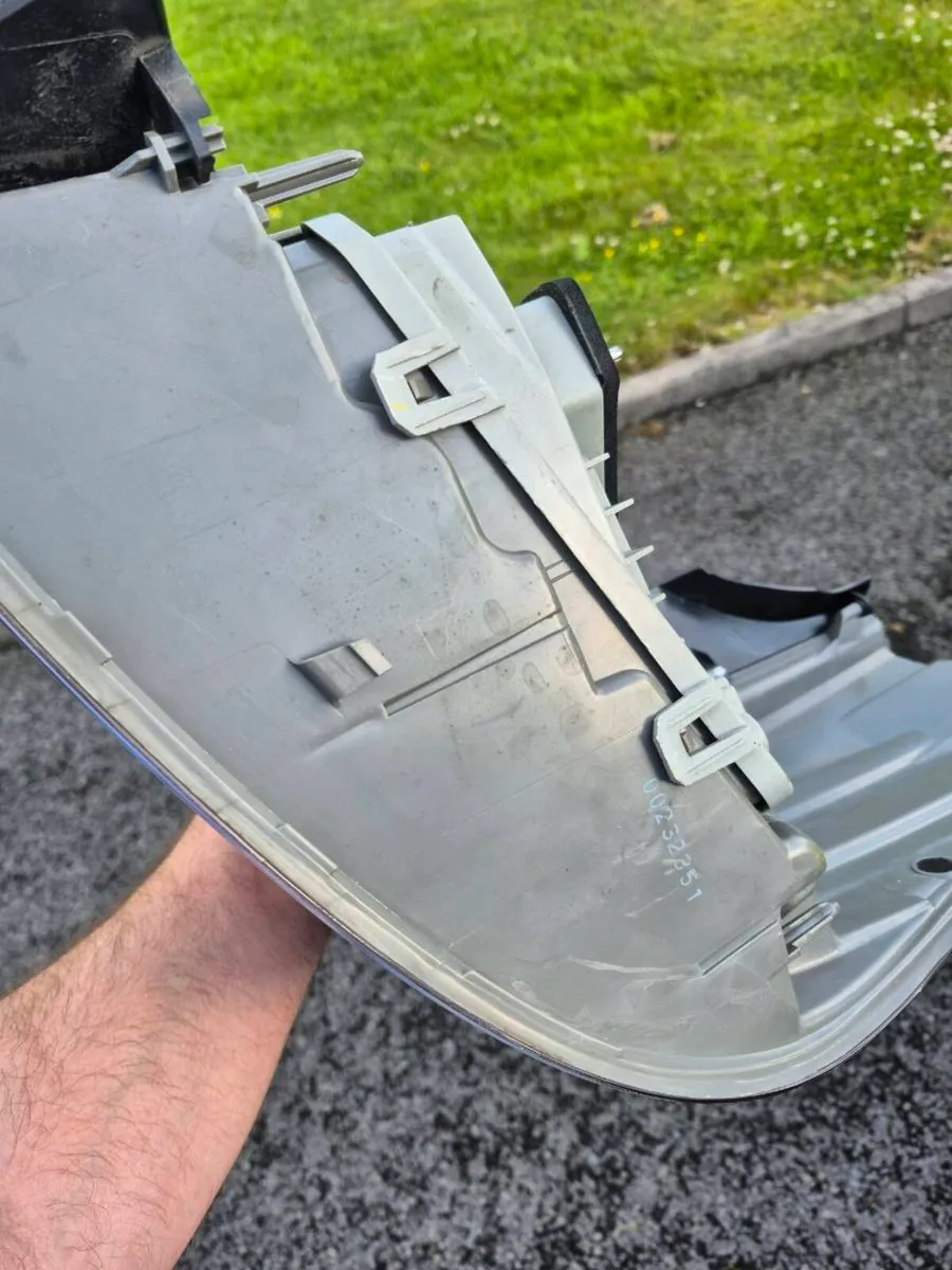 Tail light - Image 4
