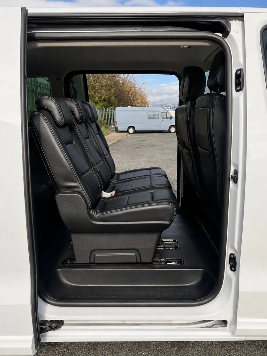 202D Vivaro 9 Seater Aircon/Leather/Cruise Control - Image 4