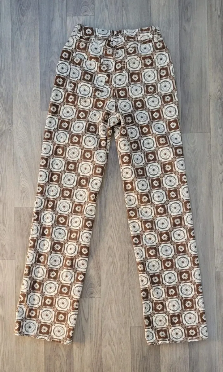 Floral Straight Leg Psychedelic Mom Jeans - Image 3