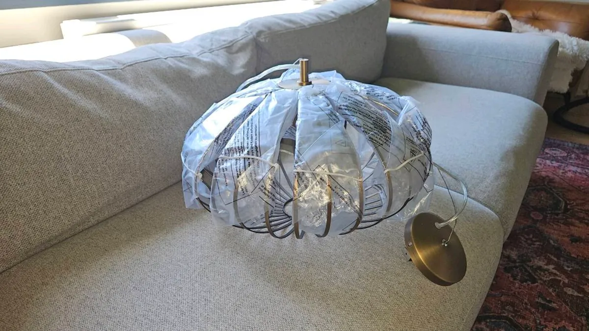 Brand new Chandelier Pendent, unwrapped for pic. - Image 2