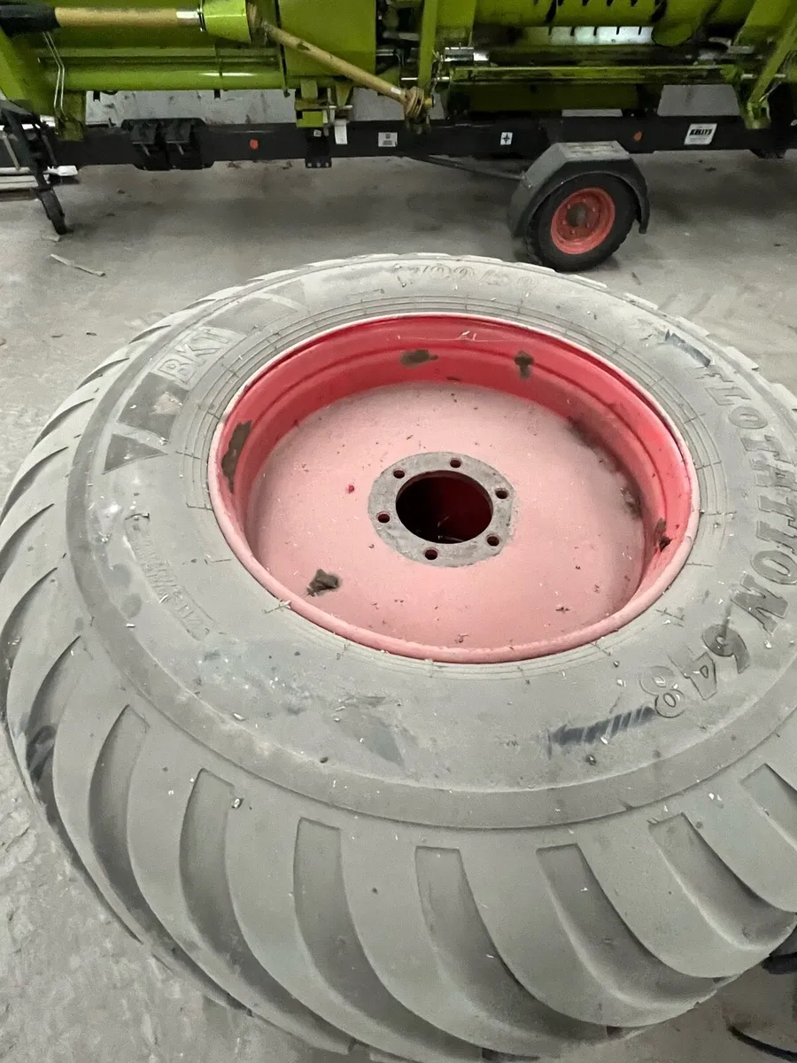 Flotation wheels 80-90% thread - 700’s - Image 1