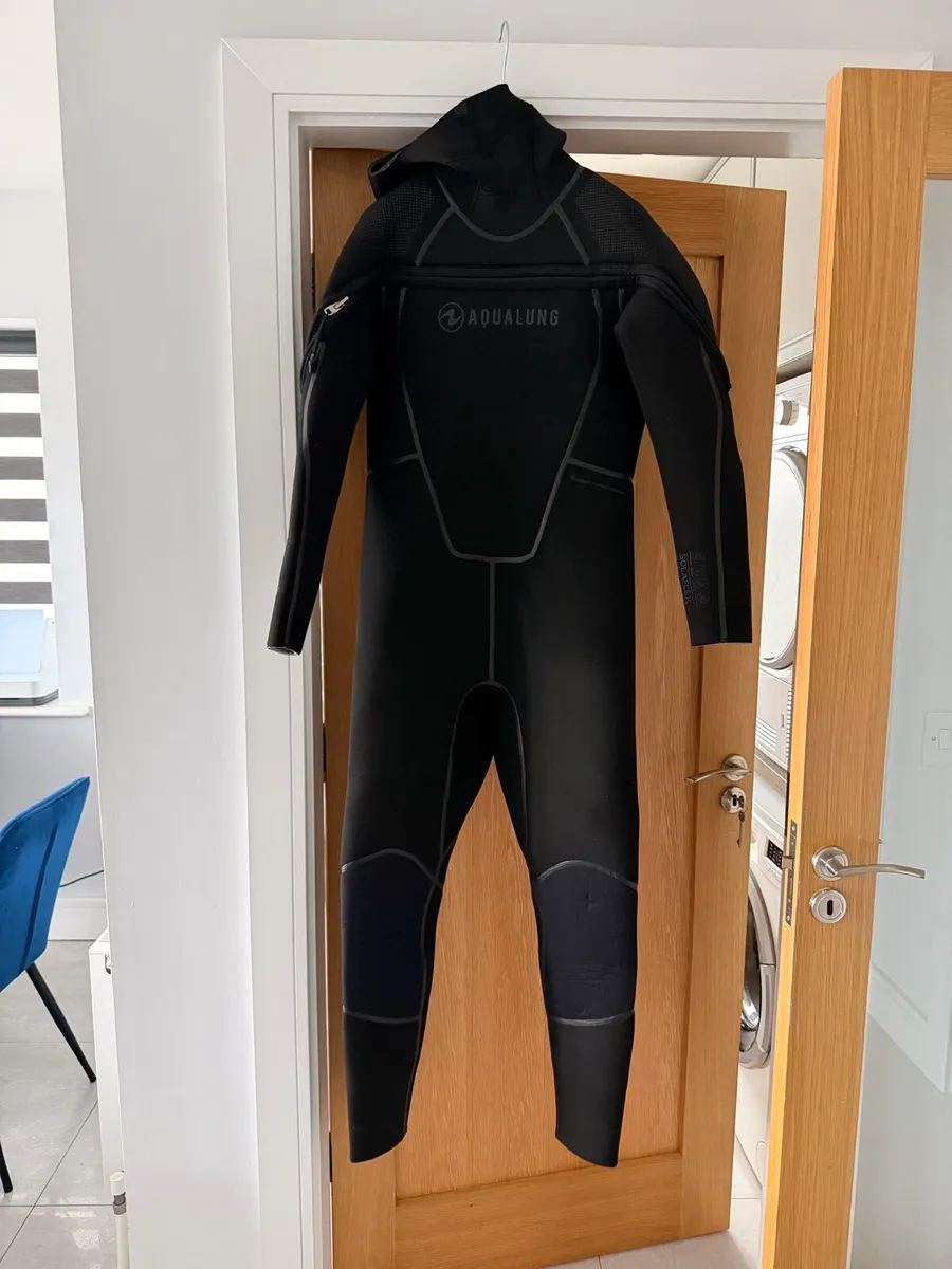Men’s Aqualung Solaflex semi dry suit - Image 1