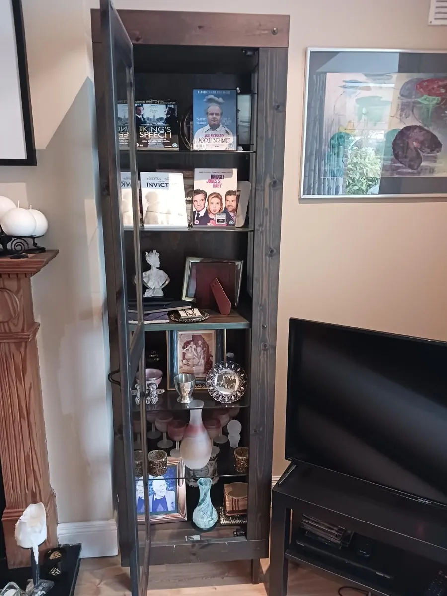 Cabinet - Image 1