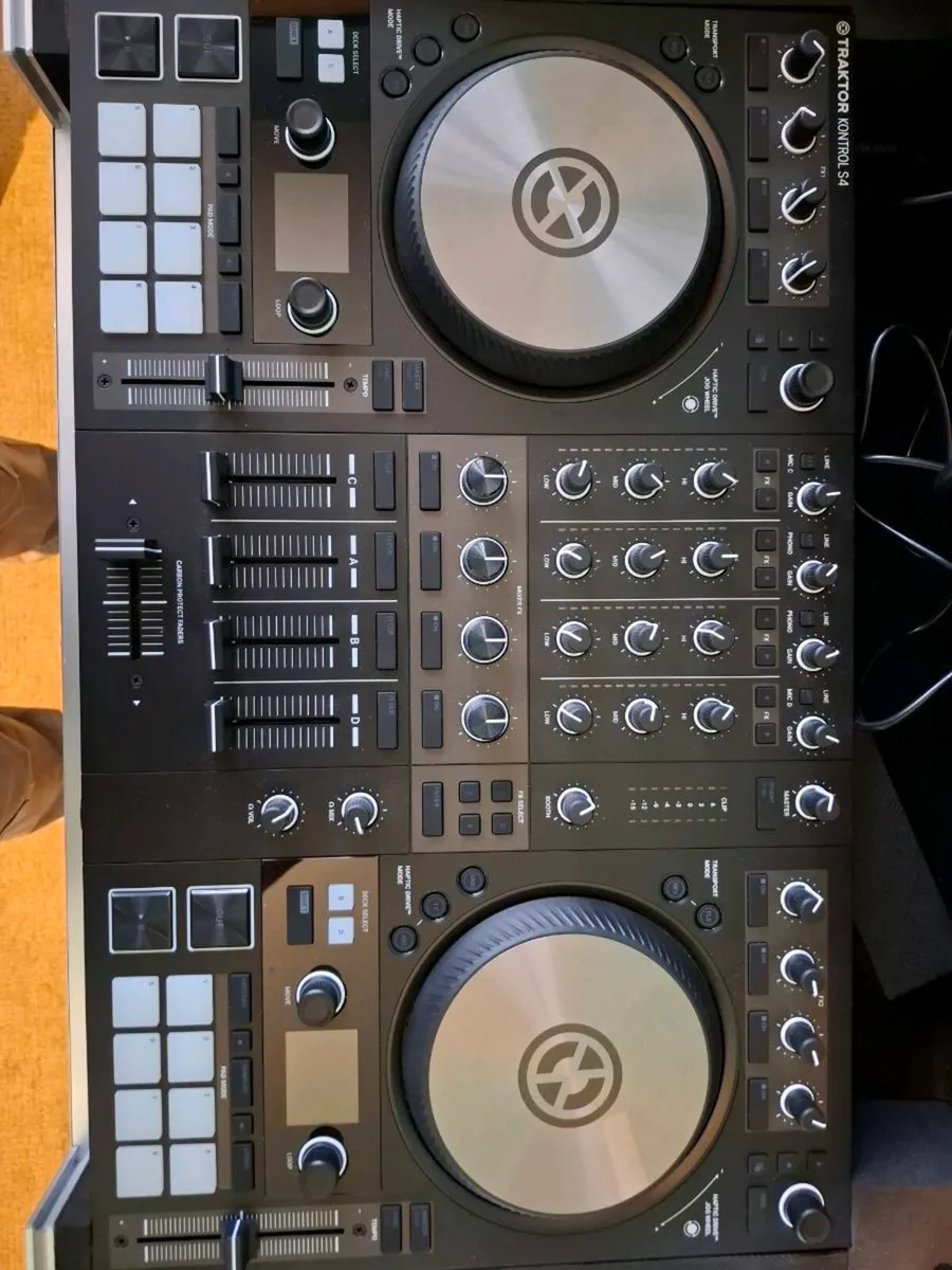 Traktor s4 mk3 + official flight case, + more - Image 3