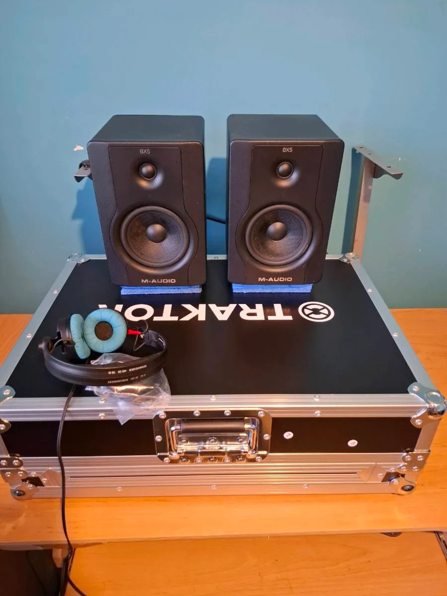 Traktor s4 mk3 + Traktor flight case. - Image 4