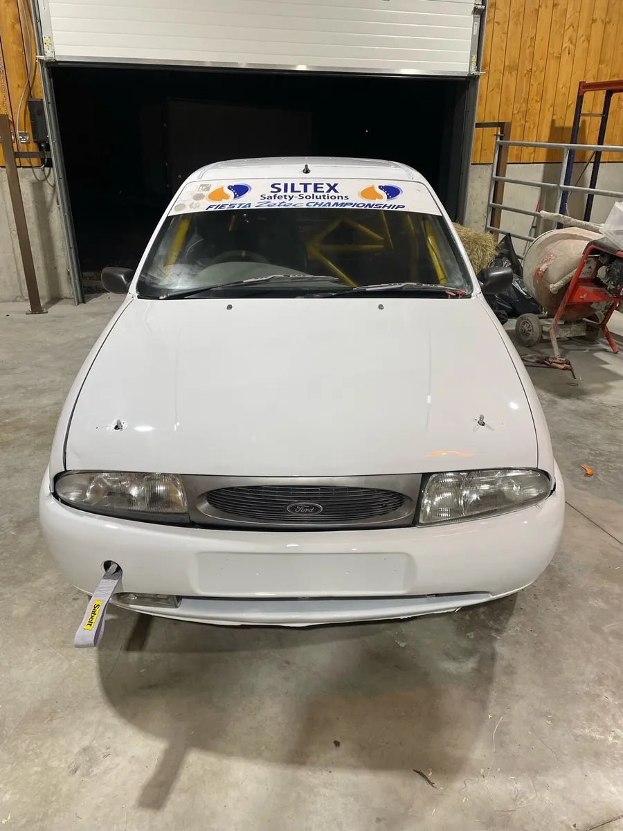 Race car - Image 1