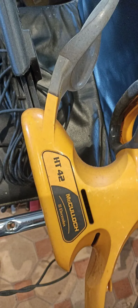 McCullough HT42 Electric Hedge Trimmer - Image 1