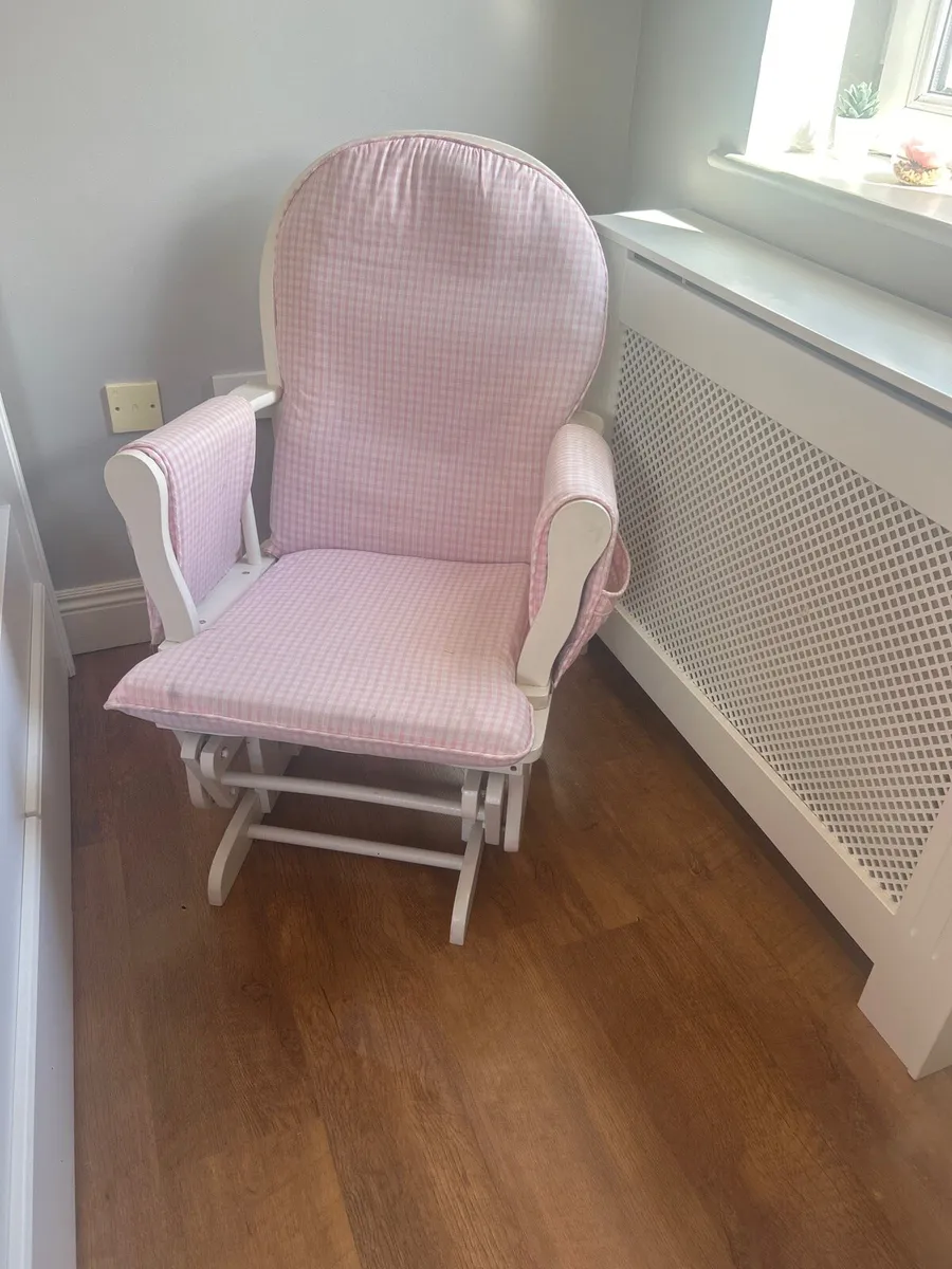 Rocking chair for feeding baby - Image 1