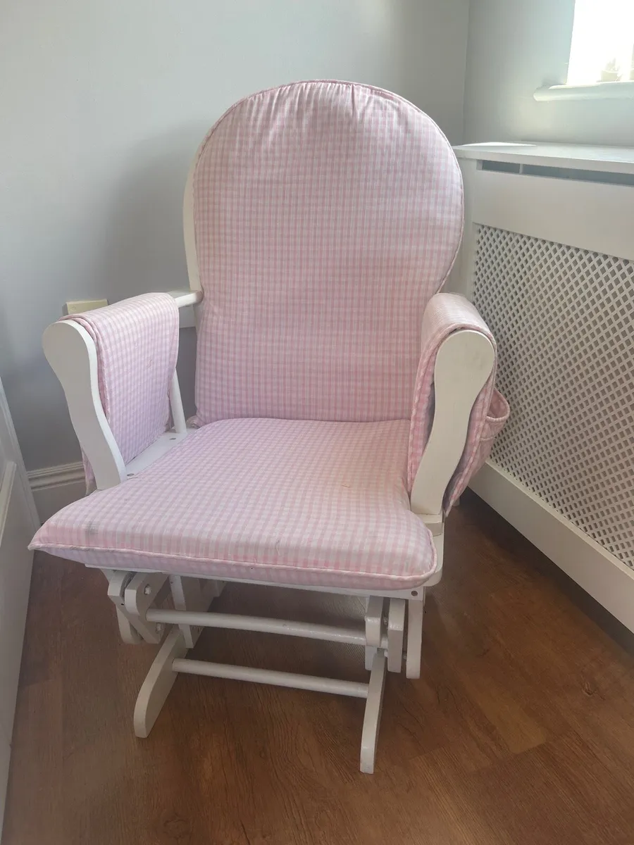 Rocking chair for feeding baby - Image 2