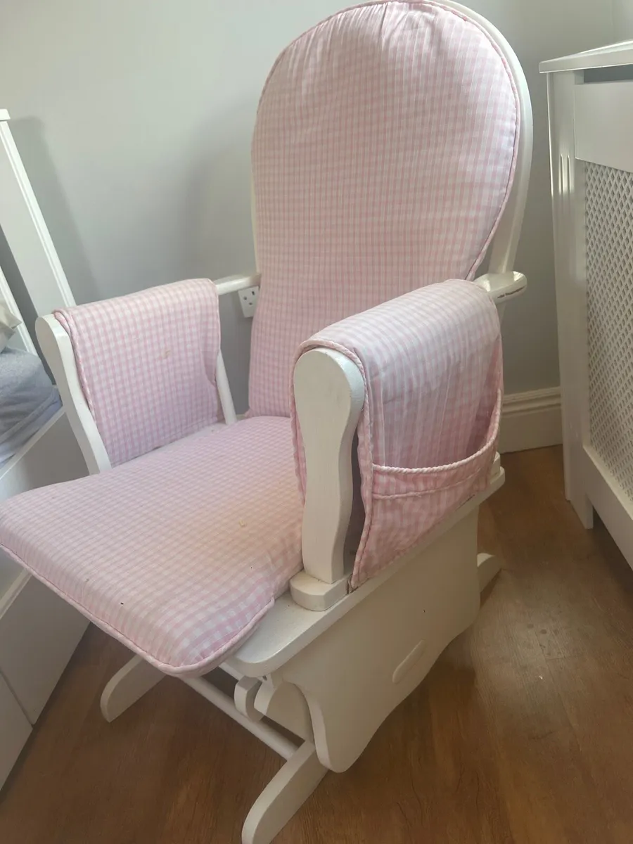 Rocking chair for feeding baby - Image 3
