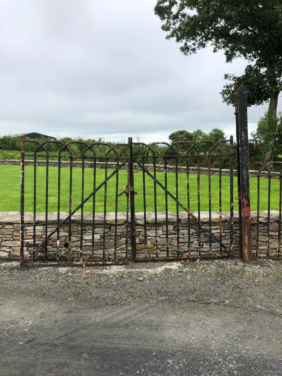 Railing - Image 1
