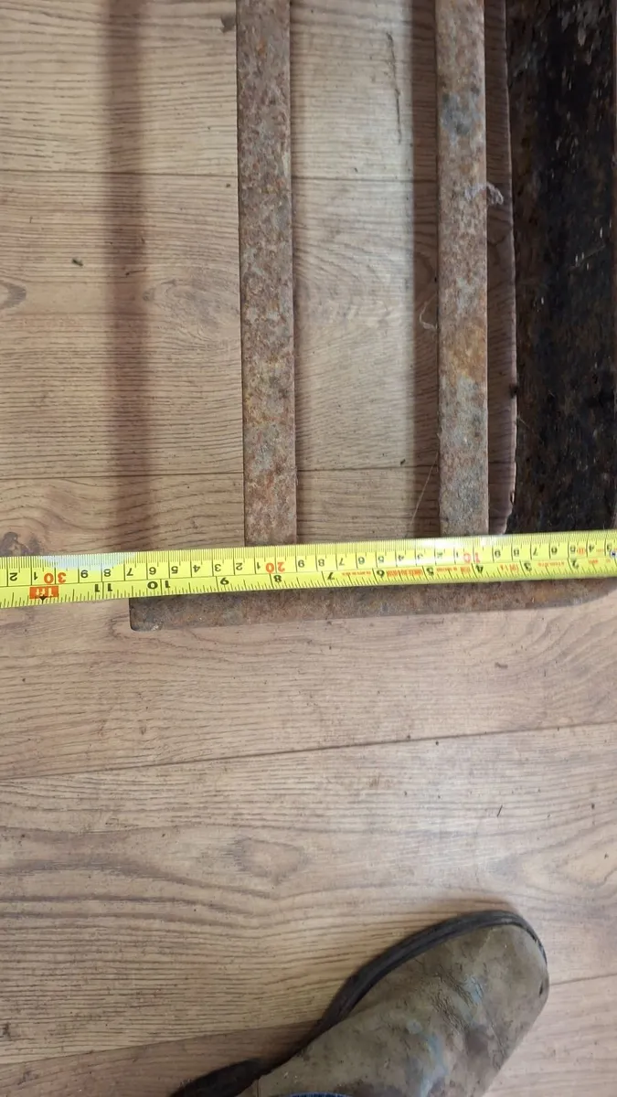 Old fire guard - Image 2