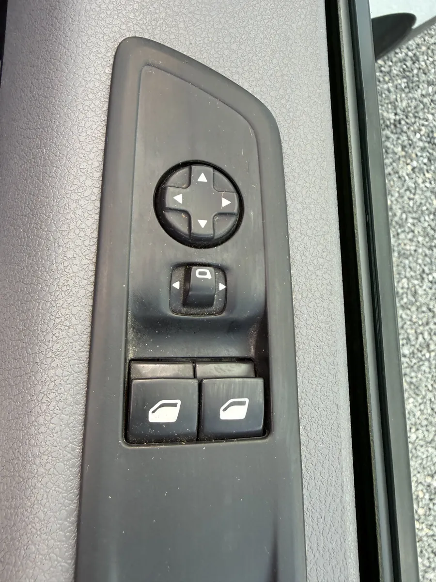 Peugeot Expert 2022 Twin Slide Door - Image 4