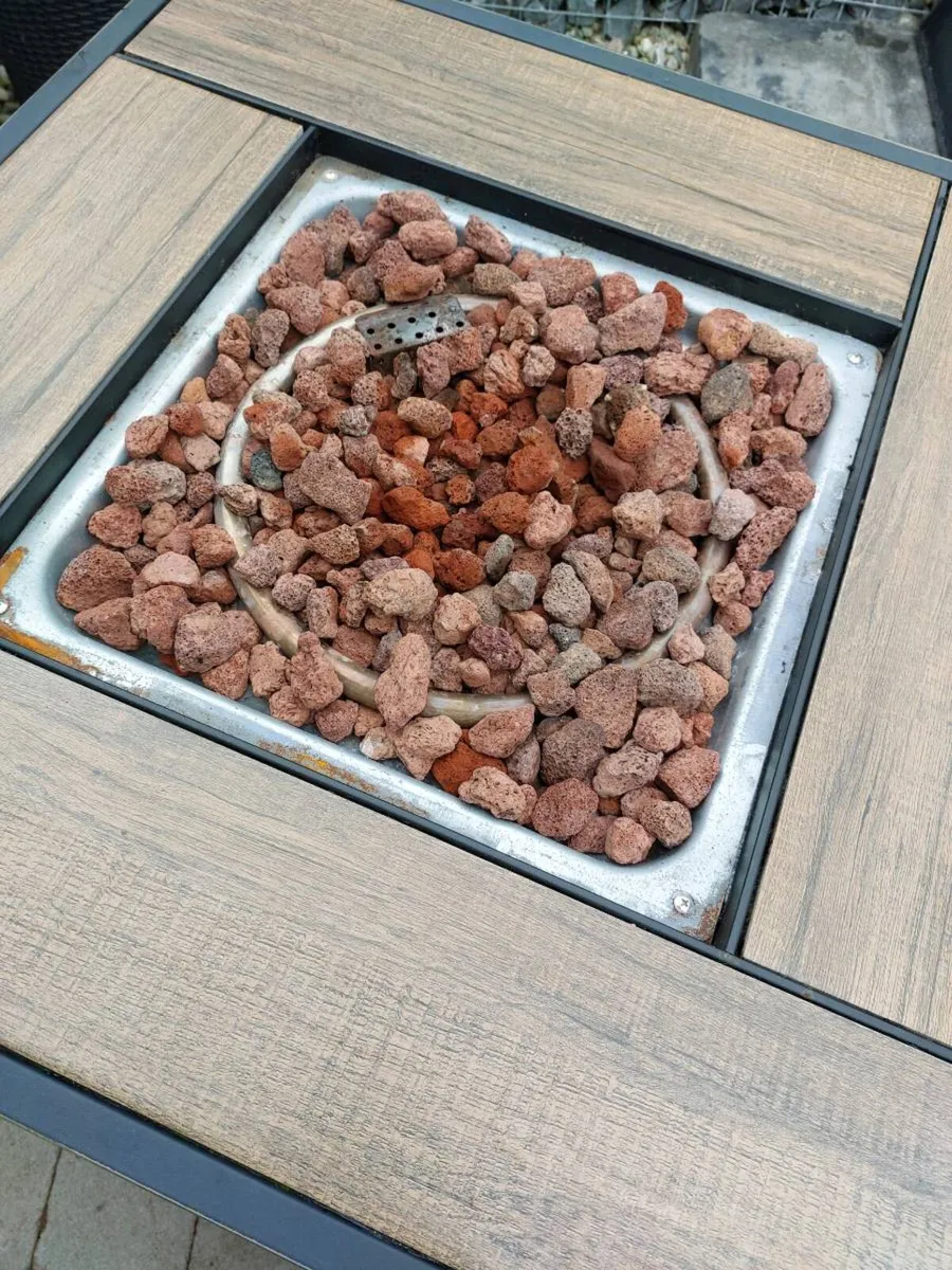 Patio table with gas burner - Image 2