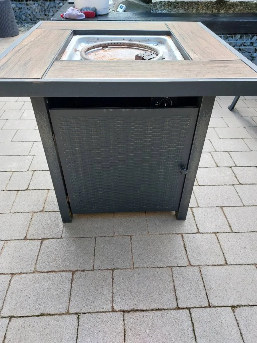 Patio table with gas burner - Image 4