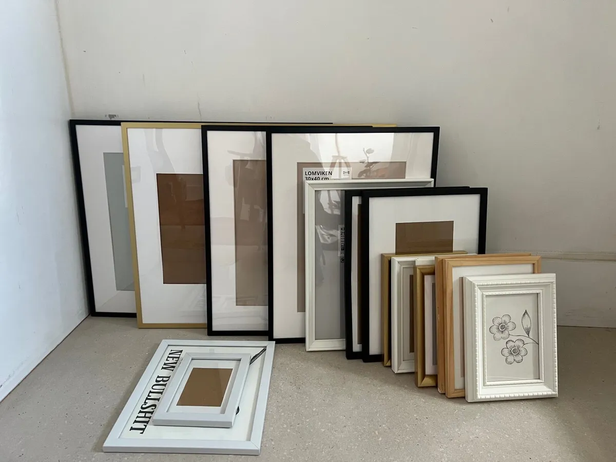 17 Frames - Image 1