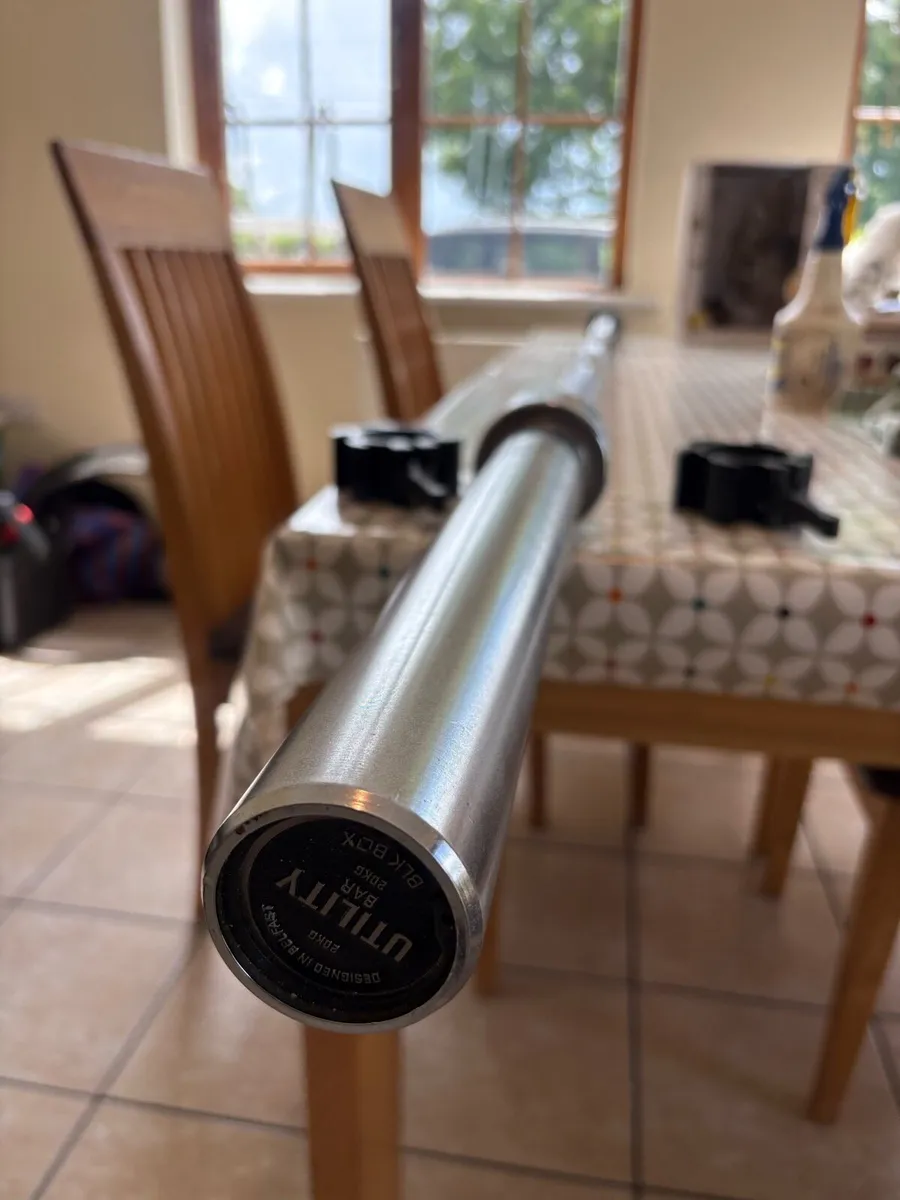 BLK BOX UTILITY SUPERIOR  OLYMPIC BARBELL +COLLARS - Image 2