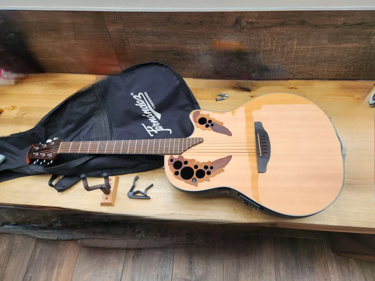 oviation celebraty model ce 44-4 guitar - Image 3