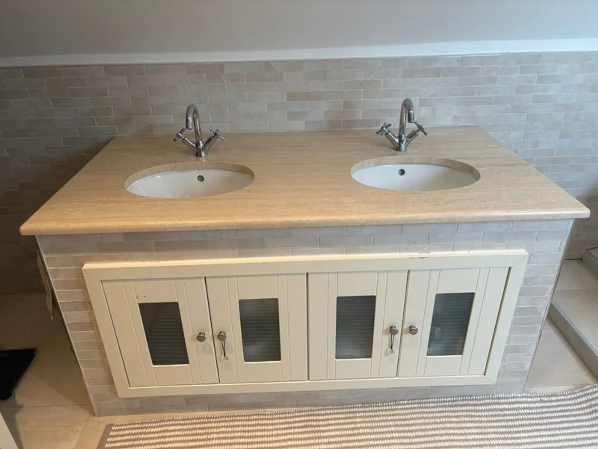 Beautiful en suite - Image 3