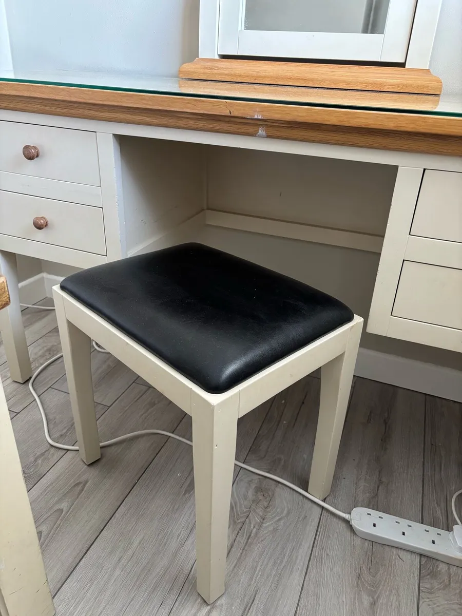 Dressing table with mirror and stool - Image 3