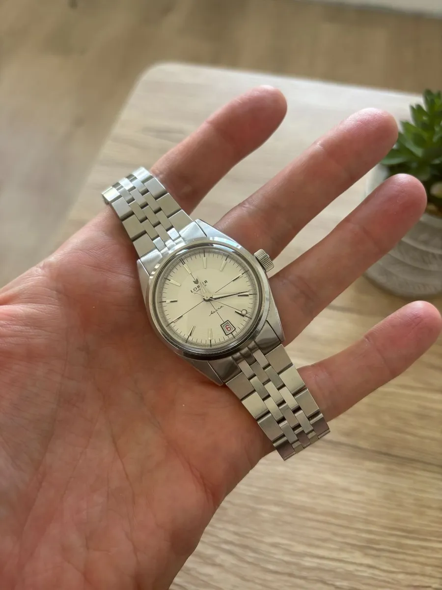 Lorier Astra Watch - Image 1