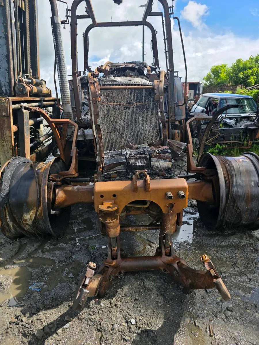 Mf 390 & Jd 6930 in for breaking - Image 3