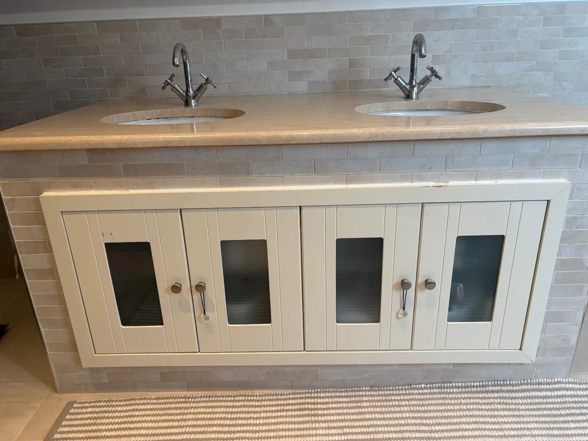 Beautiful en suite - Image 2