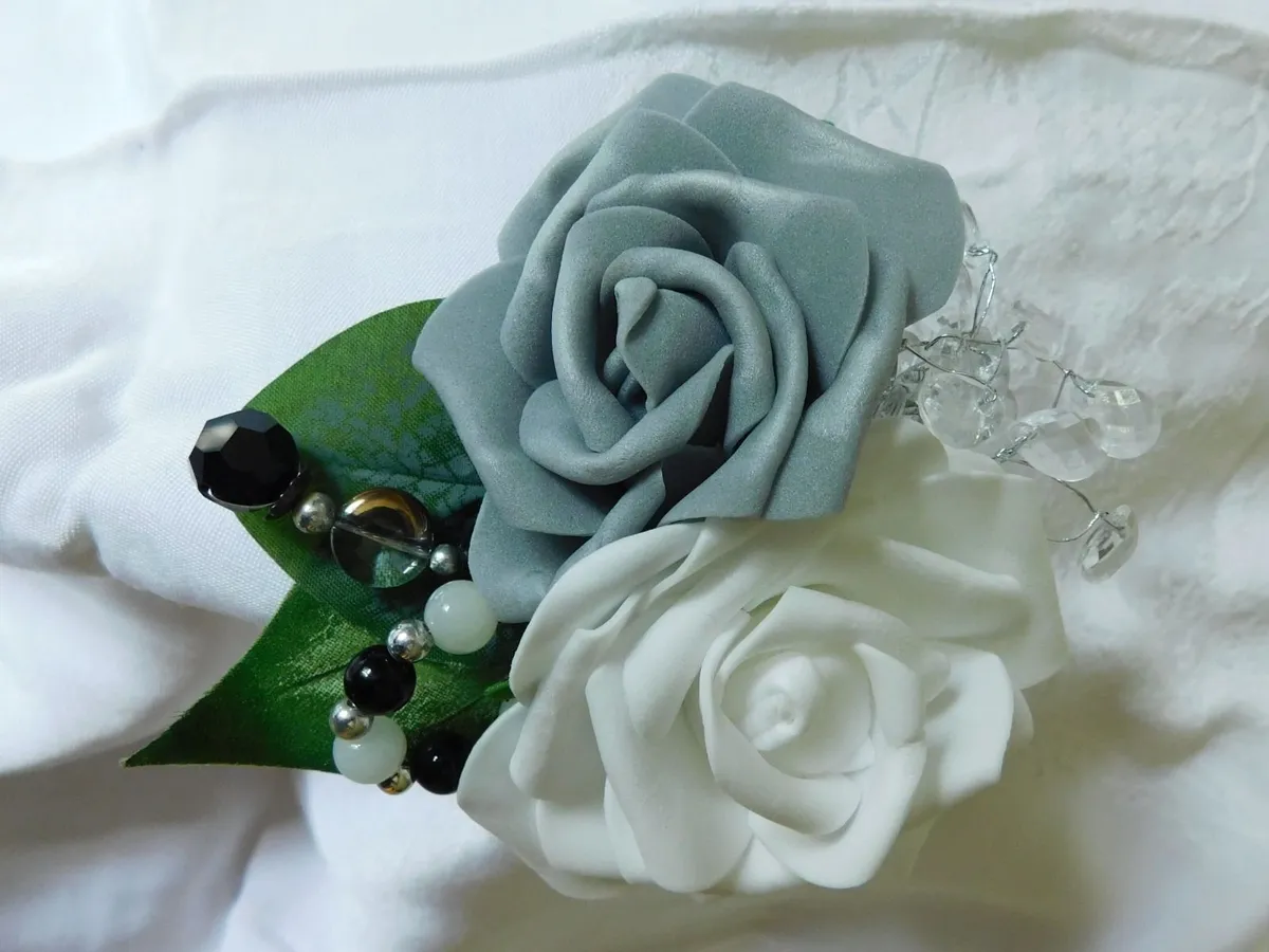 Wedding Buttonhole with Grey and White Foam Roses - Image 2
