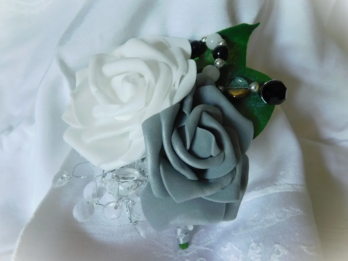 Wedding Buttonhole with Grey and White Foam Roses - Image 4