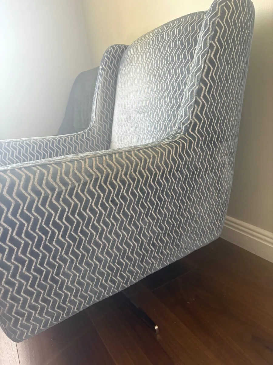Swivel Chair - Image 2