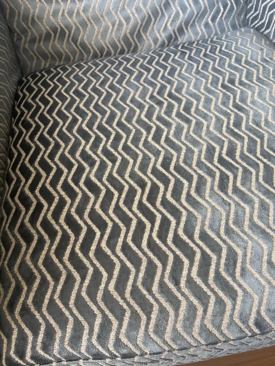 Swivel Chair - Image 3