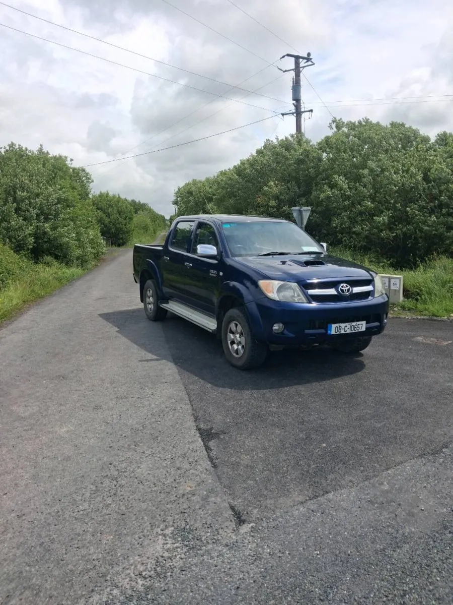 Toyota hilux low mileage new cvrt - Image 1