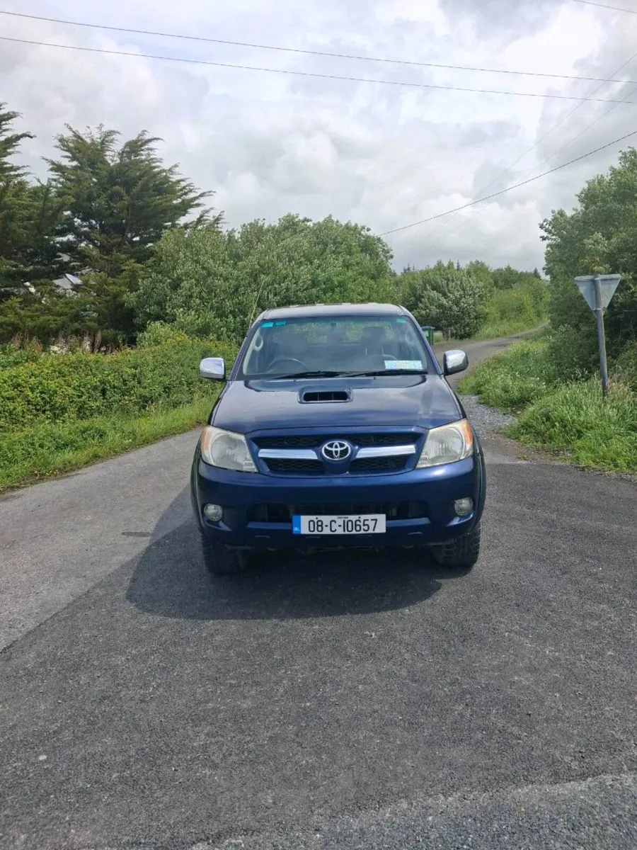 Toyota hilux low mileage new cvrt - Image 2