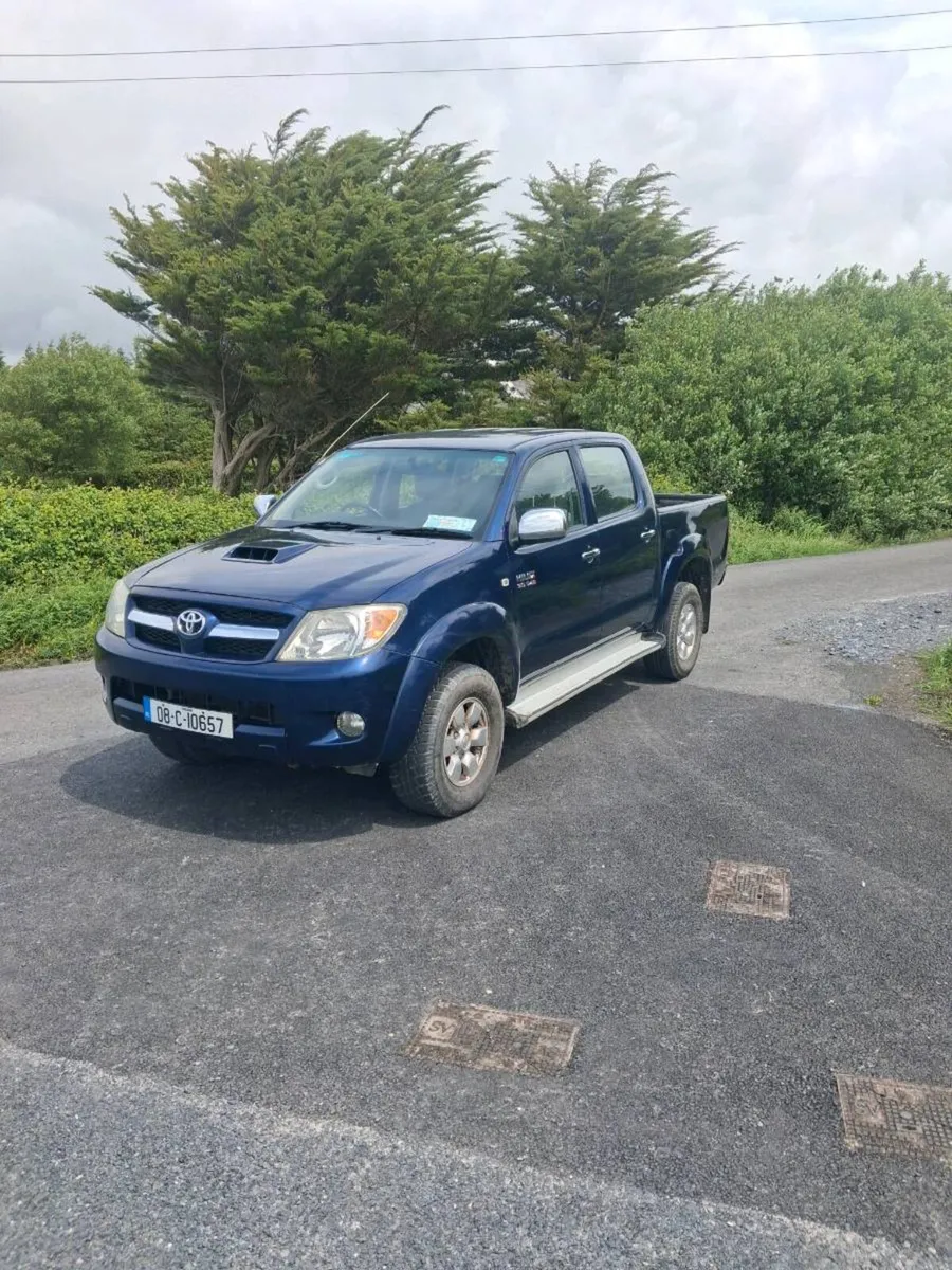 Toyota hilux low mileage new cvrt - Image 3