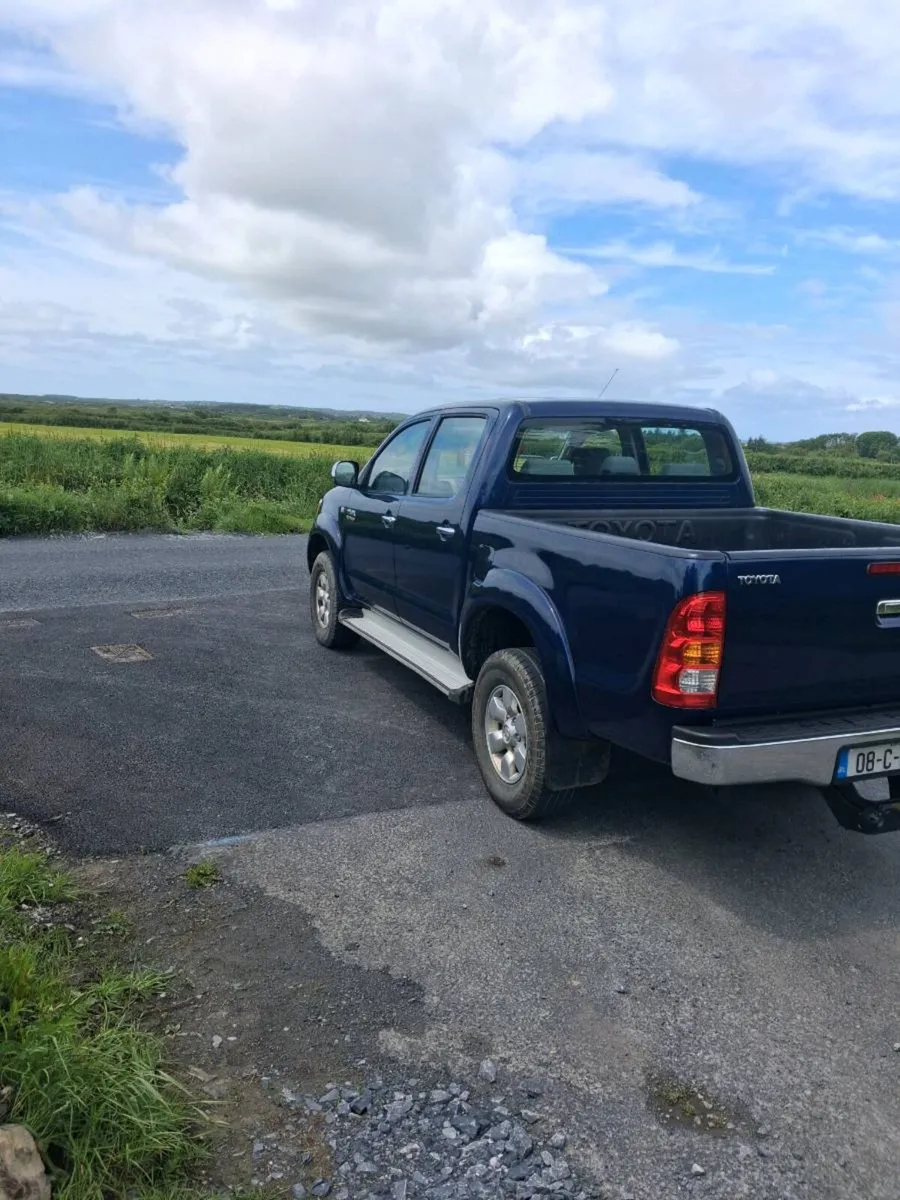 Toyota hilux low mileage new cvrt - Image 4